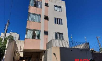 Apartamento com 2 quartos para alugar na Rua José Airton de Castro, 135, Roçado, São José, 62 m2 por R$ 2.170