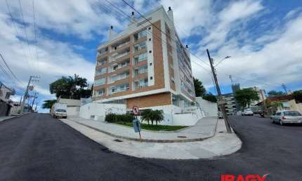 Apartamento com 1 quarto para alugar na Rua Poeta Francisco Machado de Souza, 275, Estreito, Florianópolis, 48 m2 por R$ 3.600