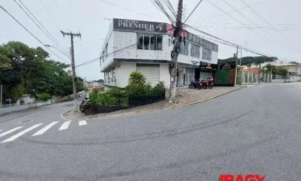 Ponto comercial com 1 sala para alugar na Rua Frederico Afonso, 4233, Ponta de Baixo, São José, 50 m2 por R$ 1.400