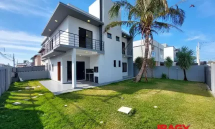Excelente Casa 3 dormitório(s) em CARIANOS - FLORIANOPOLIS