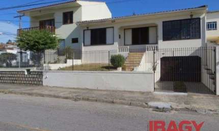 Casa com 4 quartos para alugar na Rua Irmã Bonavita, 1301, Capoeiras, Florianópolis, 170 m2 por R$ 3.800