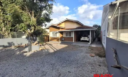 Casa com 3 quartos para alugar na Estrada Dário Manoel Cardoso, 806, Ingleses do Rio Vermelho, Florianópolis, 83 m2 por R$ 3.500