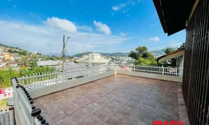Casa com 4 quartos para alugar na Rua Maria Eduarda, 427, Pantanal, Florianópolis por R$ 7.200