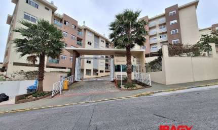 Apartamento com 2 quartos para alugar na Rua José Lino Kretzer, 390, Praia Comprida, São José, 63 m2 por R$ 2.700