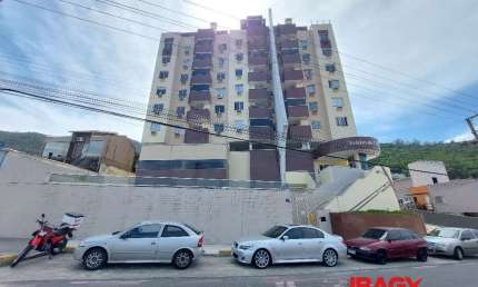 Apartamento com 2 quartos para alugar na Avenida Governador Jorge Lacerda, 1835, Costeira do Pirajubaé, Florianópolis, 64 m2 por R$ 3.200