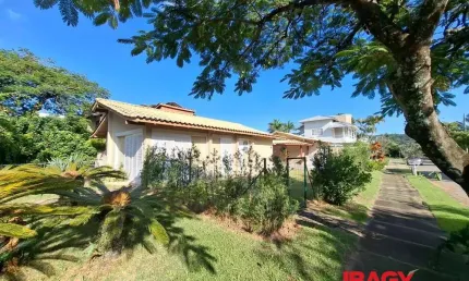 Excelente Casa 3 dormitório(s) em Jurerê Internacional - Florianópolis
