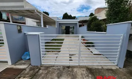 Casa com 2 quartos para alugar na Avenida das Constelações, 244, São João do Rio Vermelho, Florianópolis, 62 m2 por R$ 2.850