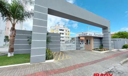 Apartamento com 2 quartos para alugar na Rua Nicolau Severiano de Farias, 105, Barra do Aririú, Palhoça, 50 m2 por R$ 1.800