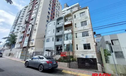 Apartamento com 1 quarto para alugar na Rua Caetano José Ferreira, 500, Kobrasol, São José, 37 m2 por R$ 2.000