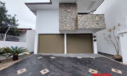 Prédio com 8 salas para alugar na Rua Antônio Mattos Areas, 215, Balneário, Florianópolis, 300 m2 por R$ 9.900