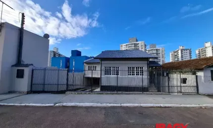 Casa com 4 quartos para alugar na Rua João Batista da Silva, 51, Barreiros, São José por R$ 7.000