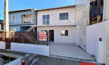 Excelente Casa 2 dormitório(s) em Jardim Cidade de Florianópolis - São José
