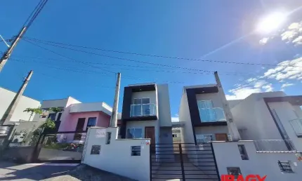 Casa com 2 quartos para alugar na Rua Elvira Ruschel Fett, 22, Potecas, São José, 77 m2 por R$ 3.000