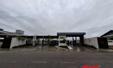 Casa em condomínio fechado com 3 quartos para alugar na Avenida Wilson Castelo Branco, 700, Beira Rio, Biguaçu, 109 m2 por R$ 5.800