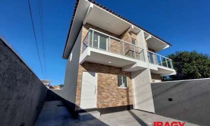 Casa com 2 quartos para alugar na Angelino Francisco Ribeiro, 32, Barra do Aririú, Palhoça, 75 m2 por R$ 3.000