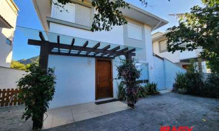 Casa com 3 quartos para alugar na Rua José Corrêa Hulse, 80, Açores, Florianópolis, 150 m2 por R$ 6.400