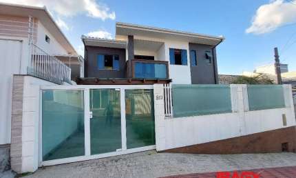 Casa com 2 quartos para alugar na Leopoldo Adão Custódio, 813, Forquilhas, São José, 120 m2 por R$ 4.000