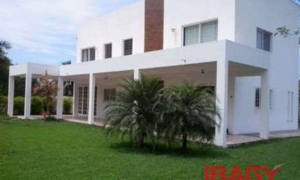 Casa com 3 quartos para alugar na Rua Isid Dutra, 2040, Sambaqui, Florianópolis, 297 m2 por R$ 3.900