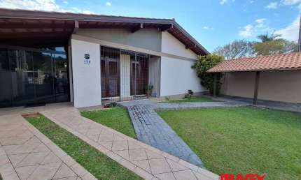 Casa com 3 quartos para alugar na Rua dos Golfinhos, 168, Ingleses, Florianópolis, 155 m2 por R$ 7.000