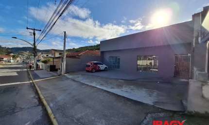 Ponto comercial para alugar na Rua Doutor Tancredo Neves, 270, Jardim Janaina, Biguaçu, 51 m2 por R$ 1.950