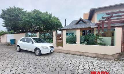 Excelente Casa 3 dormitório(s) em BALNEARIO PONTA DO PAPAGAIO - Palhoça