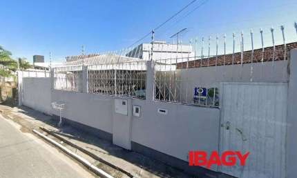 Casa comercial para alugar na Rua Marciano Bonifácio de Souza, 113, Centro, Palhoça