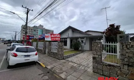 Casa comercial para alugar na Barão Do Rio Branco, 179, Centro, Biguaçu