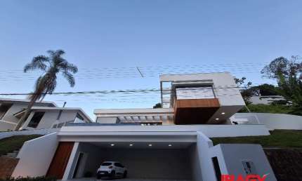 Excelente Casa 4 dormitório(s) em Roçado - São José