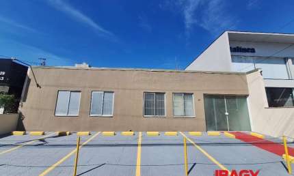 Casa comercial para alugar na Rua José Gonzaga Regina Lima, 155, Kobrasol, São José