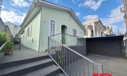 Excelente Casa 2 dormitório(s) em Capoeiras - Florianópolis