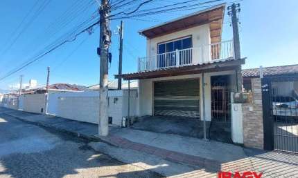 Casa com 3 quartos para alugar na Izaura Podanoski, 239, Forquilhas, São José