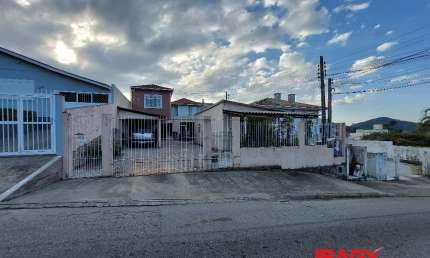 Kitnet / Stúdio para alugar na Rua Tabelião Quintino da Silva Furtado, 350, Potecas, São José