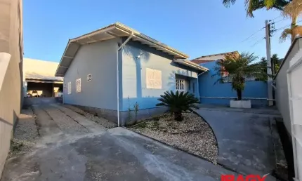 Excelente Casa 3 dormitório(s) em Bom Viver - Biguaçu