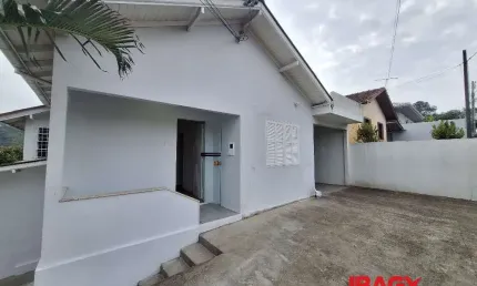 Oportunidade! Casa em Fazenda Santo Antônio - São José