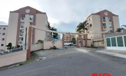Casa com 2 quartos para alugar na Rua Amarildo Rohling Guizoni, 617, Serraria, São José