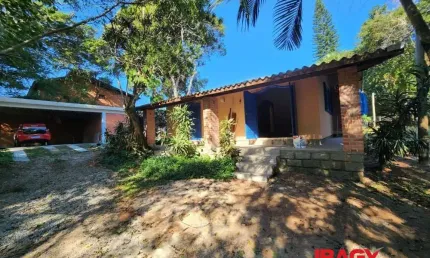 Casa com 3 quartos para alugar na Rua Vereador Osni Ortiga, 3019, Lagoa da Conceição, Florianópolis
