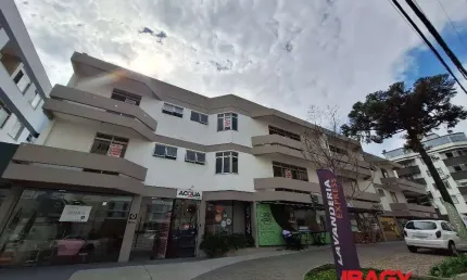 Excelente Apartamento 3 dormitório(s) em Abraão - Florianópolis