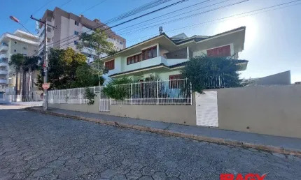 Casa com 4 quartos para alugar na Rua João Nilo Morfim, 84, Nossa Senhora do Rosário, São José