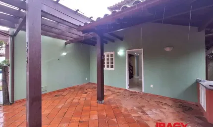 Excelente Casa 3 dormitório(s) em Rio Tavares - Florianópolis