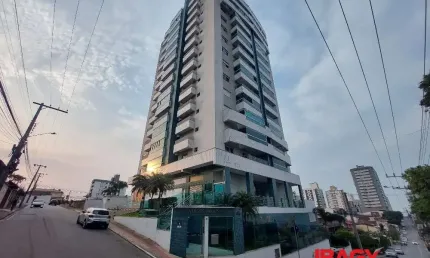 Apartamento com 3 quartos para alugar na Rua Santo Antônio, 761, Barreiros, São José