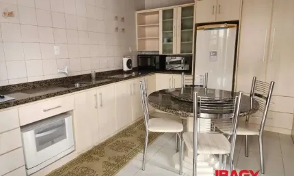Excelente Casa 1 dormitório(s) em Córrego Grande - Florianópolis
