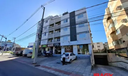 Excelente Apartamento 3 dormitório(s) em Capoeiras - Florianópolis