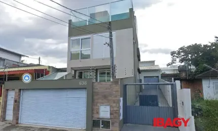 Casa com 4 quartos para alugar na Rua João Meirelles, 734, Abraão, Florianópolis
