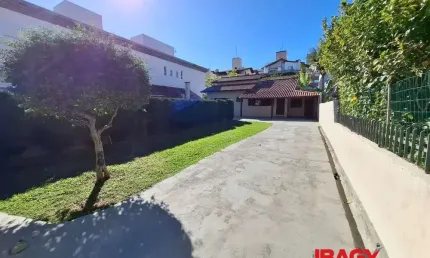 Excelente Casa 3 dormitório(s) em Jurerê - Florianópolis