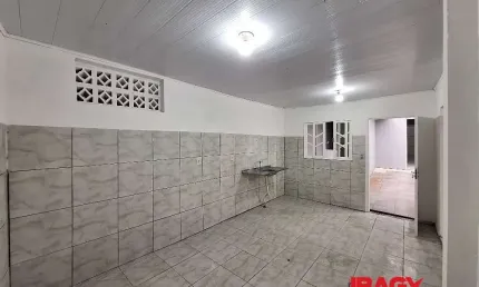 Excelente casa 3 dormitório(s) em passa vinte - palhoça