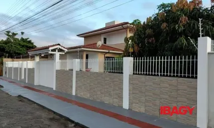 Casa com 4 quartos para alugar na Rua Olavo Juvenal Ramos, 903, Campeche, Florianópolis