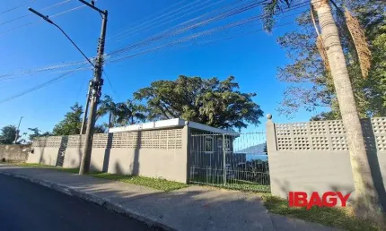 Excelente casa 2 dormitório(s) em enseada de brito - palhoça