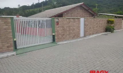 Excelente casa 2 dormitório(s) em enseada de brito - palhoça