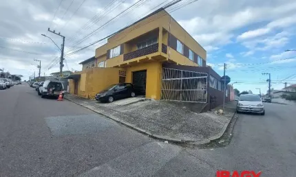 Casa com 4 quartos para alugar na Rua Doutor Sizenando Teixeira, 177, Capoeiras, Florianópolis