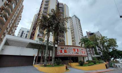 Excelente Apartamento 4 dormitório(s) em Centro - Florianópolis